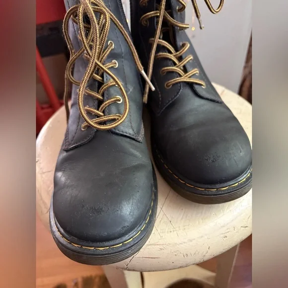 Dr. Martens 1460 8-Eye Boot - Big Kid 5M - Picture 13 of 16